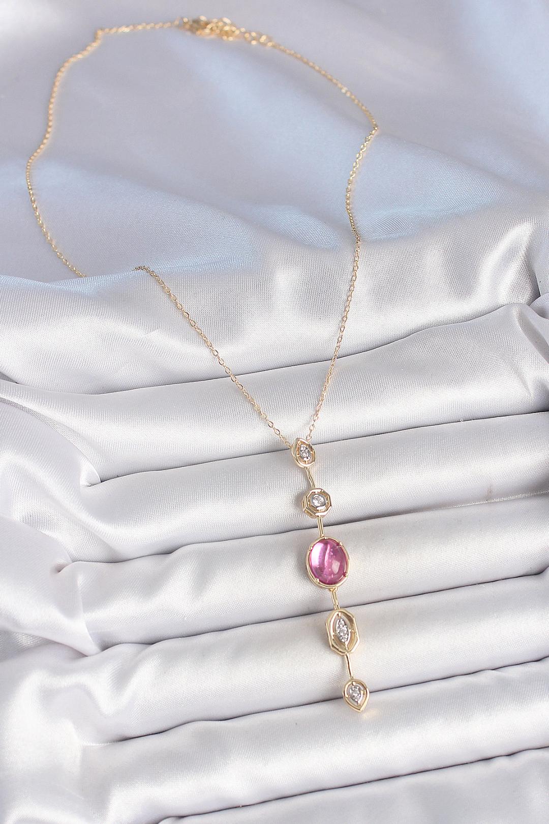 Aurora Magenta Altın Kolye