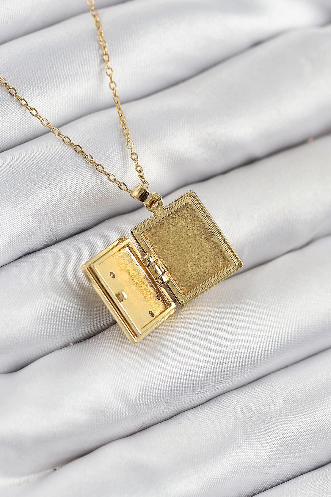 Lunar Tales Altın Kolye