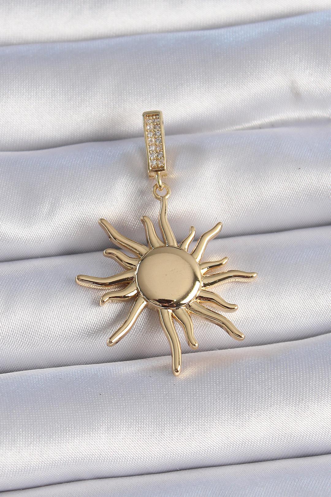 Güneş Ajda Charm